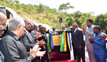 [02:35, 6/30/2020] Sammy offc: RAIS MAGUFULI AWEKA JIWE LA MSINGI LA UJENZI WA MAHANDAKI YA RELI YA KISASA
